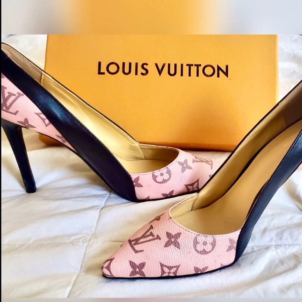 Louis Vuitton Pink Pumps LIKE NEW!